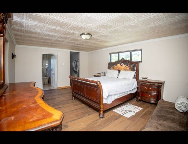 6 BEDROOM HOUSE FOR SALE IN BEACON BAY